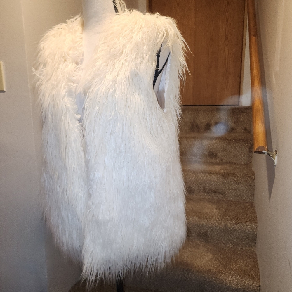H&M Divided Cream Faux Shaggy Fur Satin Lined Vest 10